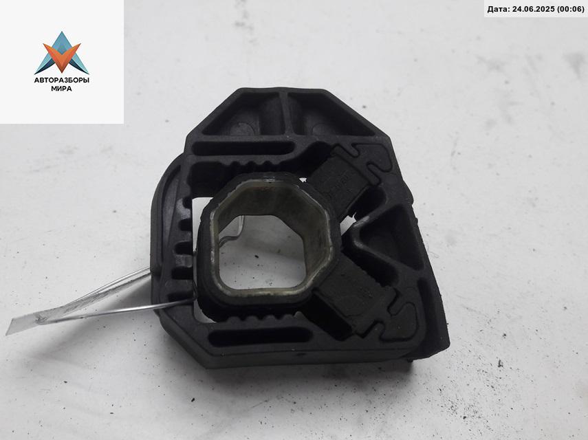 кронштейн радиатора Volkswagen Golf 5 поколение 2006, 2.0 л., дизель, АКПП, красный, хетчбэк 5 дв., 1K0121367 - фото №1