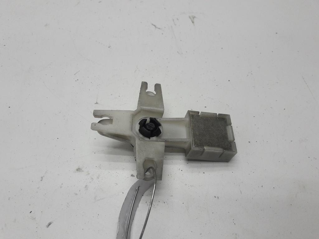 кронштейн (крепление) Volkswagen Passat B5+ (GP) 2004, 2.0 л., бензин, МКПП, серый, универсал, 3B0839833