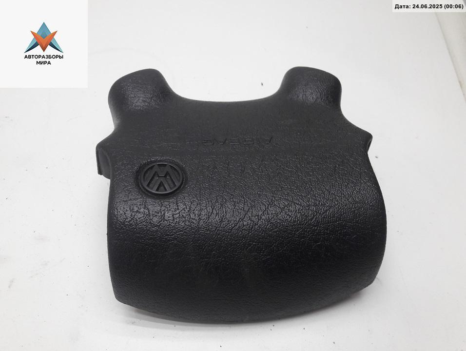 подушка безопасности водителя Volkswagen Golf 3 поколение 1994, 1.6 л., бензин, МКПП, серый, хетчбэк 5 дв. - фото №1