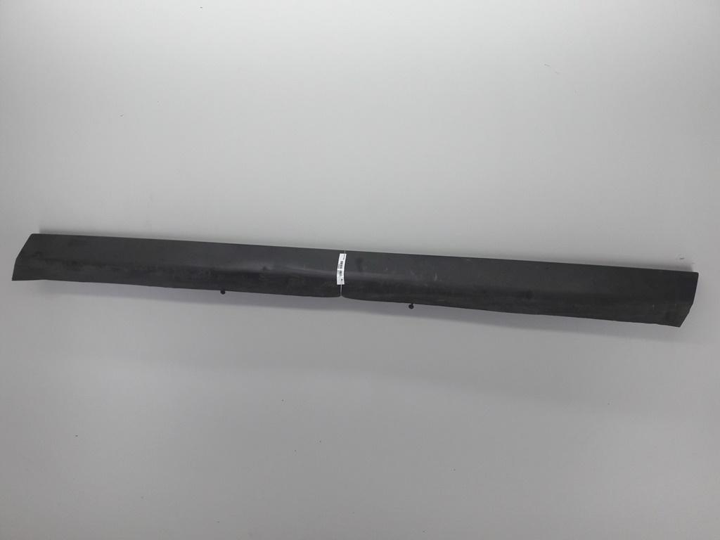 молдинг двери передней правой Volkswagen Passat B5+ (GP) 2004, 2.0 л., дизель, МКПП, серый, универсал, 3B0854940