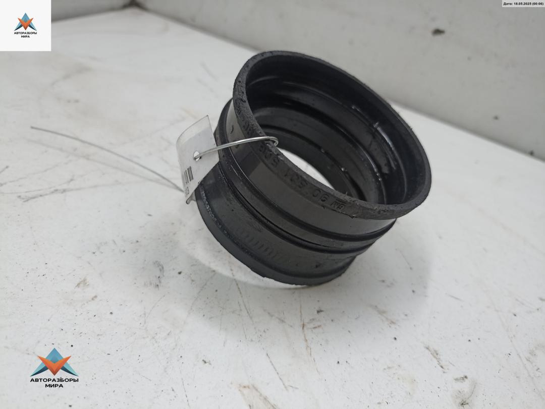 патрубок (трубопровод, шланг) Opel Vectra B 1997, 2.5 л., бензин, МКПП, чёрный, хетчбэк 5 дв., 90501506 - фото №1