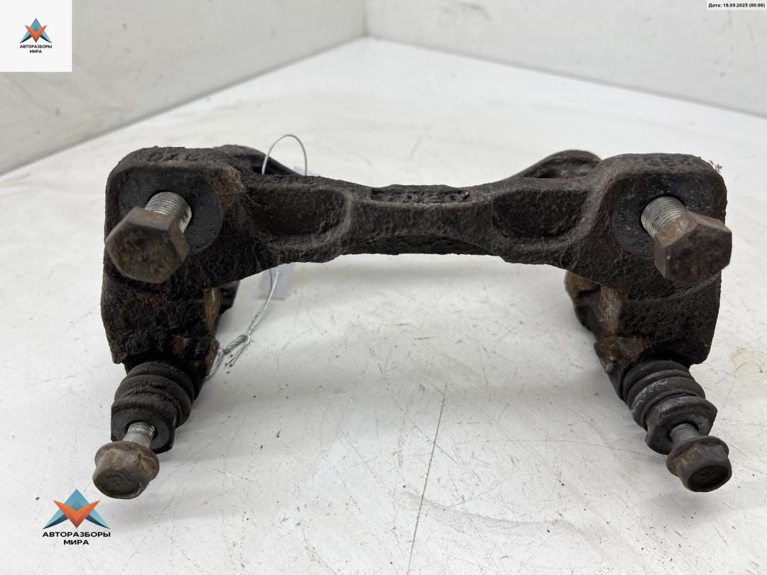 скоба суппорта Chevrolet Epica 1 поколение 2007, 2.0 л., дизель, АКПП, серый, седан - фото №1