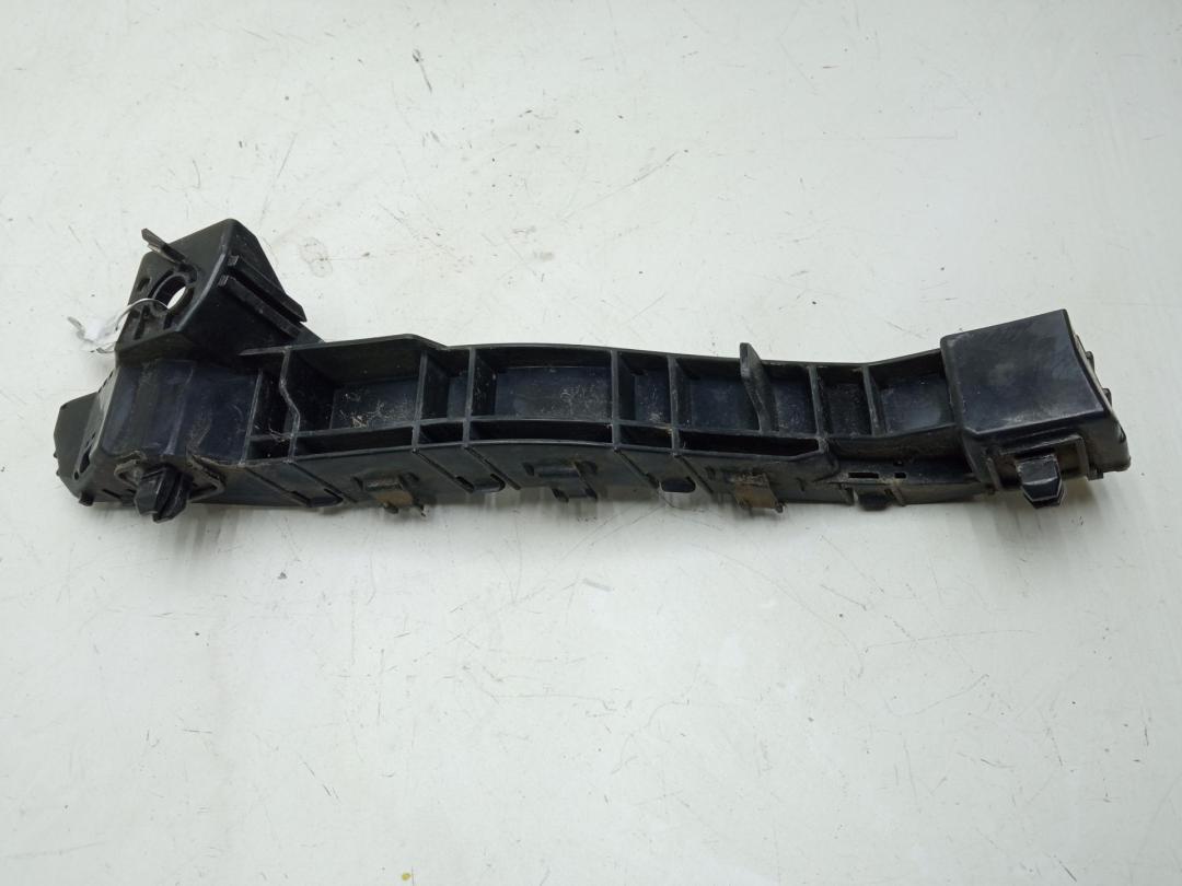 кронштейн переднего бампера Subaru Forester 2010, 2.0 л., дизель, МКПП, чёрный, внедорожник 5 дв.