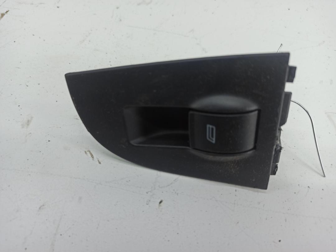 кнопка стеклоподъемника переднего правого Audi A6 Allroad Quattro C5 2001, 2.5 л., дизель, АКПП, серый, универсал, 4B0959655 - фото №1