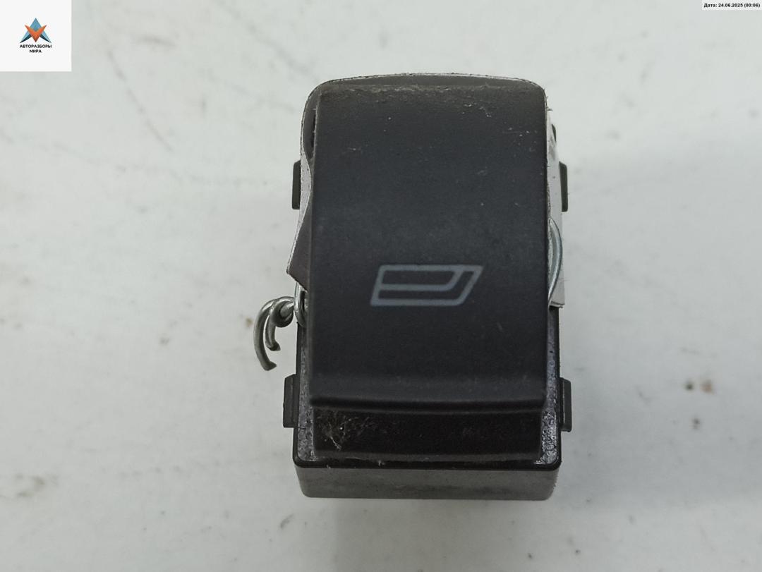 кнопка стеклоподъемника заднего правого Audi A6 4B/C5 1997, 2.8 л., бензин, АКПП, серый, седан, 4B0959855 - фото №1