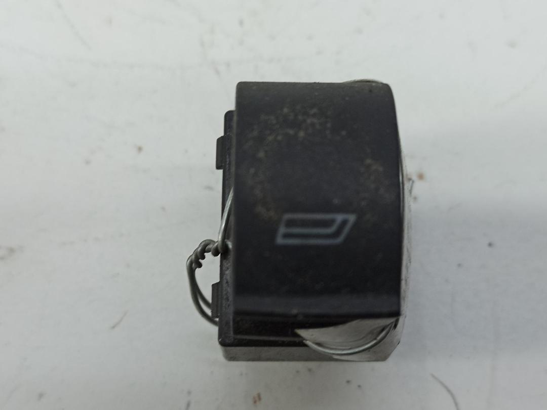 кнопка стеклоподъемника переднего правого Audi A6 C5 1997, 1.8 л., Ti, бензин, МКПП, серый, седан, 4B0959855