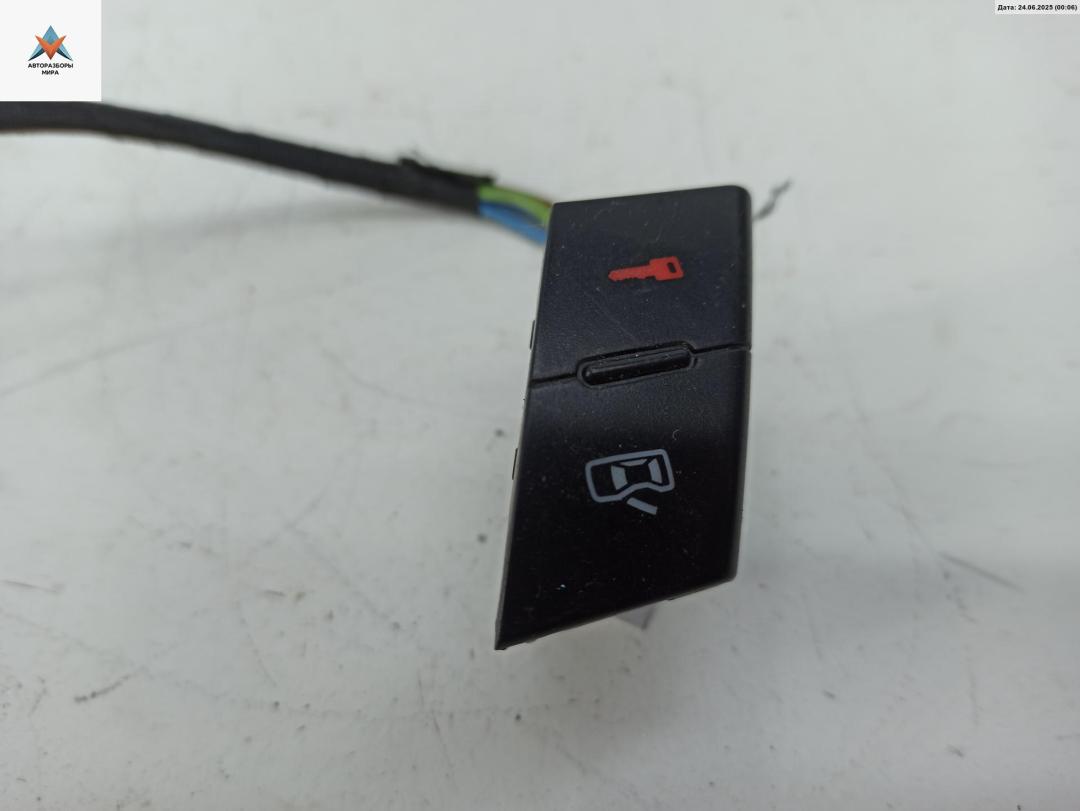 кнопка центрального замка Audi A6 Allroad Quattro C5 2001, 2.5 л., дизель, АКПП, серый, универсал, 4B1962107 - фото №1