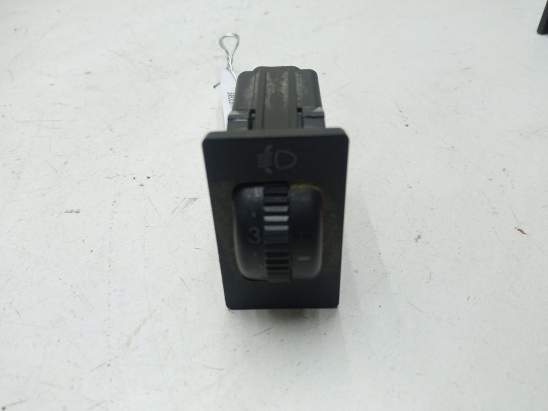 кнопка корректора фар Toyota Avensis 2006, 2.2 л., дизель, МКПП, серый, универсал, 8415205051