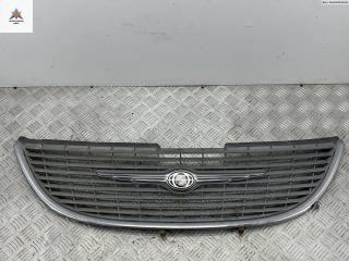 решетка радиатора Chrysler Voyager 4 поколение [рестайлинг] 2005, чёрный, минивэн, 4857522AA