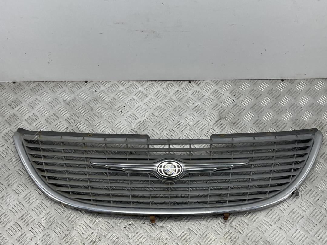 решетка радиатора Chrysler Voyager 2005, чёрный, минивэн, 4857522AA