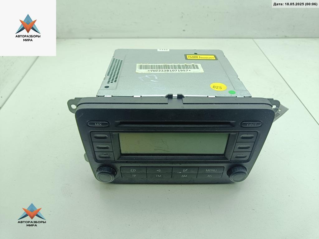 магнитола Volkswagen Touran 1 поколение 2004, 1.6 л., бензин, МКПП, серый, минивэн, 1K0035186J - фото №1