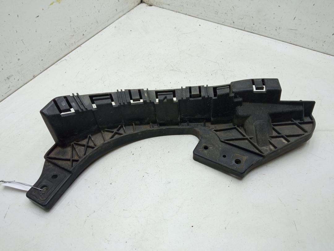 кронштейн переднего бампера Subaru Forester 2010, 2.0 л., дизель, МКПП, чёрный, внедорожник 5 дв.