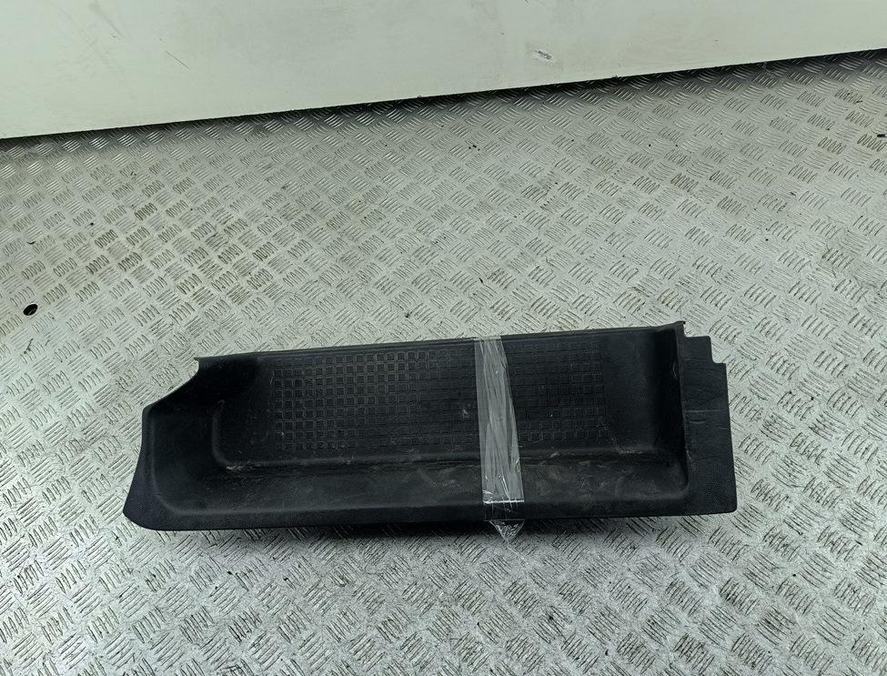 Накладка на порог внутренняя (салона) Volkswagen Transporter T4 2000, 1.9 л., дизель, МКПП, красный, микроавтобус, 705863736E