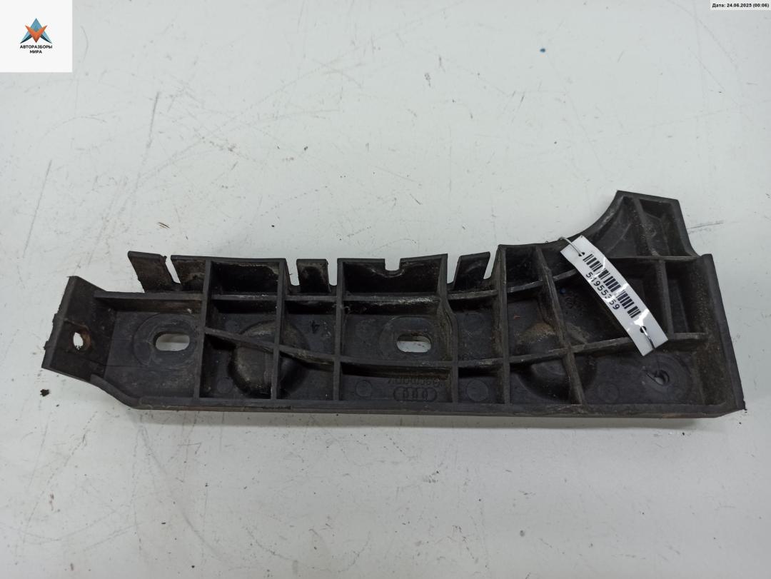 кронштейн переднего бампера Audi A6 4B/C5 1998, 2.4 л., бензин, МКПП, синий, универсал, 4B0807284B - фото №1