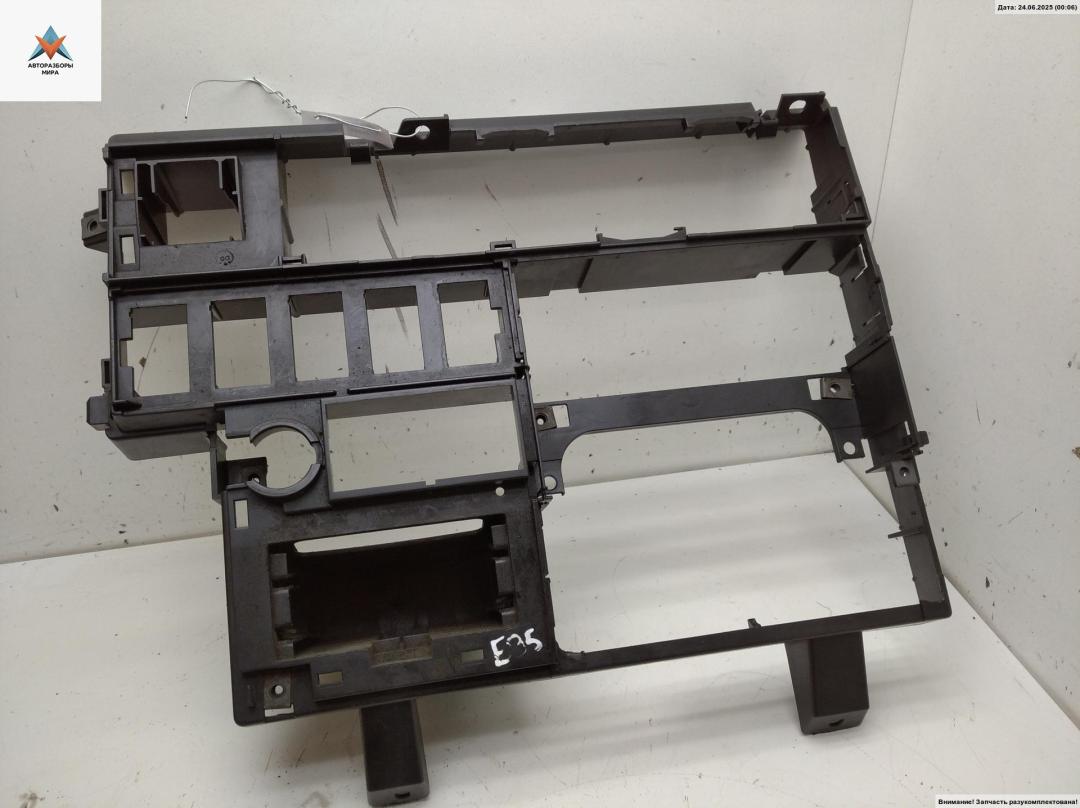 консоль салона (центральная часть) Volkswagen Transporter T4 2000, 1.9 л., дизель, МКПП, красный, микроавтобус, 7D1858089F - фото №1