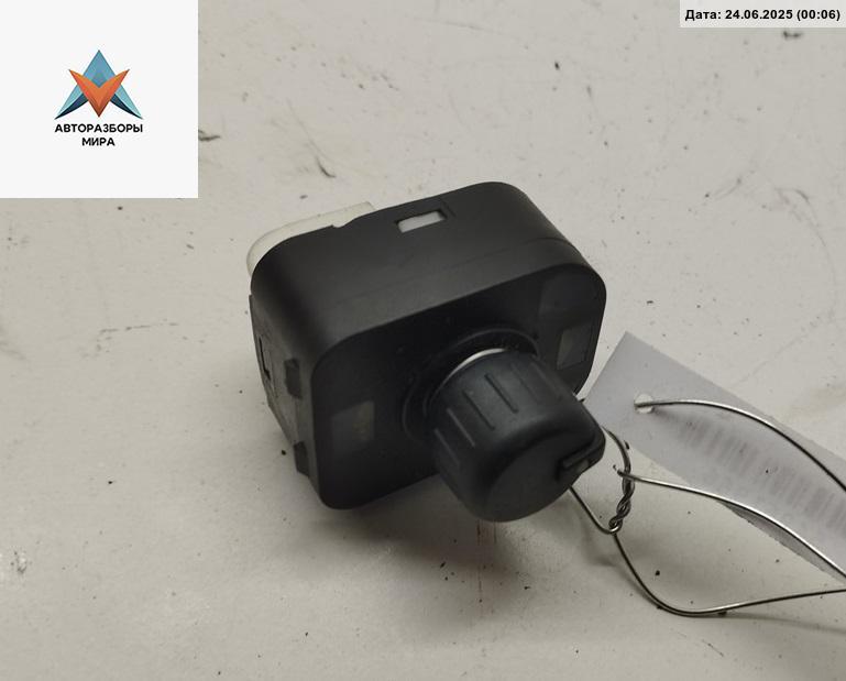 джойстик регулировки зеркал Audi A6 4F/C6 2004, 3.2 л., бензин, АКПП, чёрный, седан, 8E0959565A - фото №1