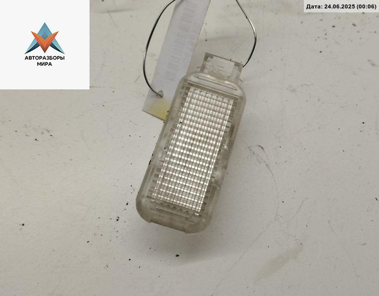 фонарь салона (плафон) Audi A6 4F/C6 2004, 3.2 л., бензин, АКПП, чёрный, седан, 8D0947415 - фото №1