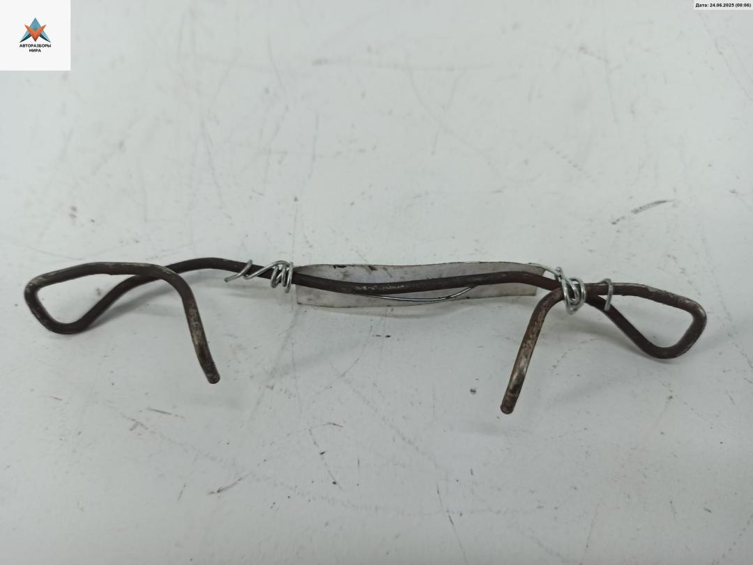 скоба суппорта Audi A6 4B/C5 1998, 2.4 л., бензин, МКПП, синий, универсал - фото №1