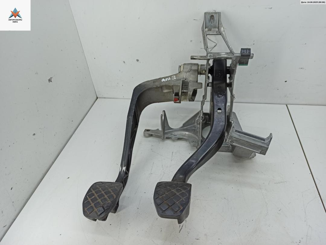 узел педальный (блок педалей) Audi A6 4B/C5 1997, 1.8 л., Ti, бензин, МКПП, серый, седан, 8D1721117E - фото №1
