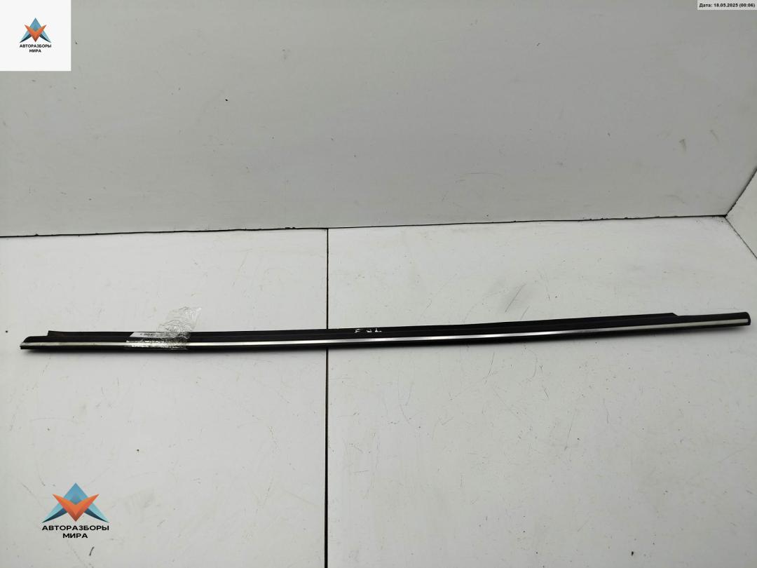 Молдинг стекла двери наружный Opel Vectra B 1998, 1.6 л., бензин, МКПП, красный, седан, 90464297 - фото №1