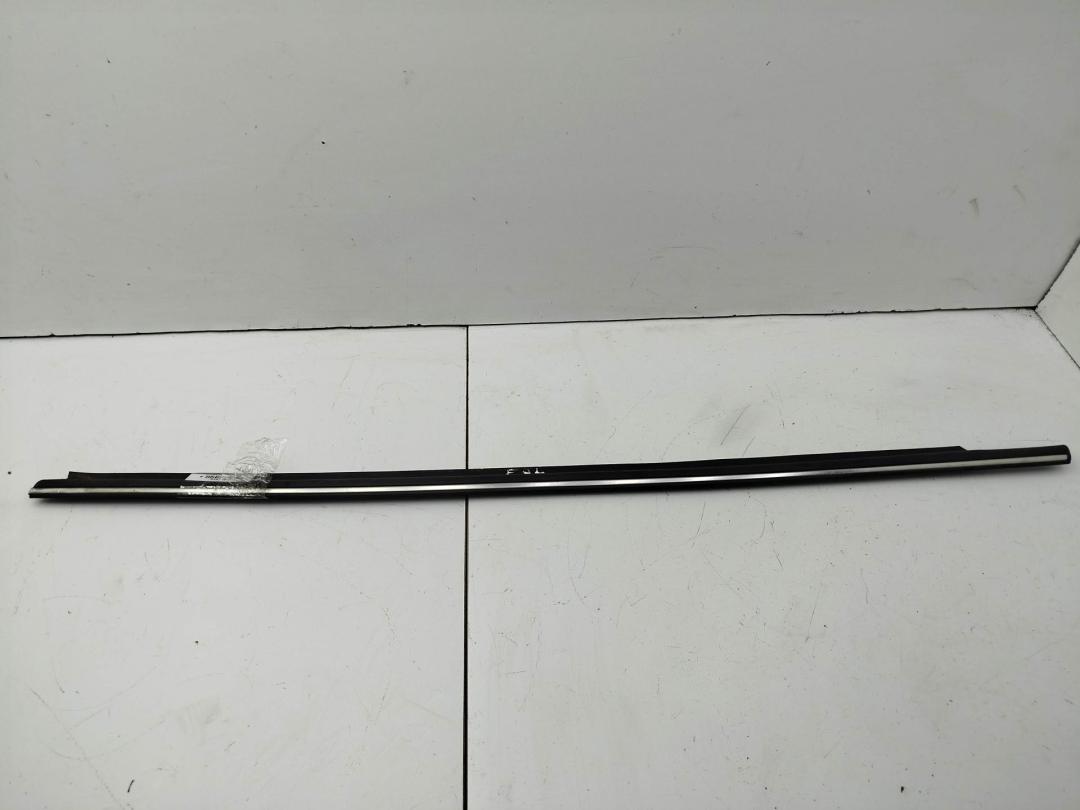 Молдинг стекла двери наружный Opel Vectra B 1998, 1.6 л., бензин, МКПП, красный, седан, 90464297