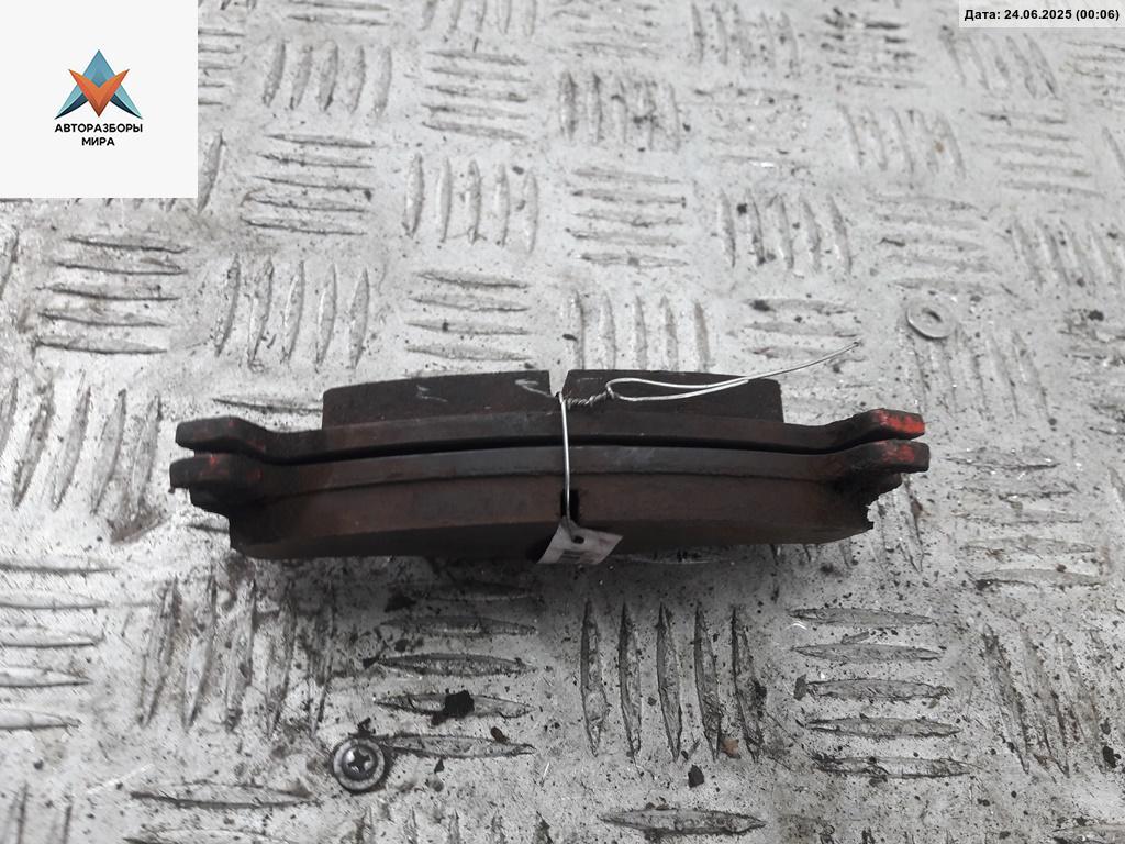 Колодки тормозные передние Volkswagen Golf 3 поколение 1994, 1.6 л., бензин, МКПП, серый, хетчбэк 5 дв. - фото №1