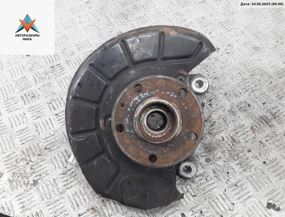 ступица передняя правая Volkswagen Passat B6 2006, 2.0 л., бензин, АКПП, чёрный, универсал - фото №1