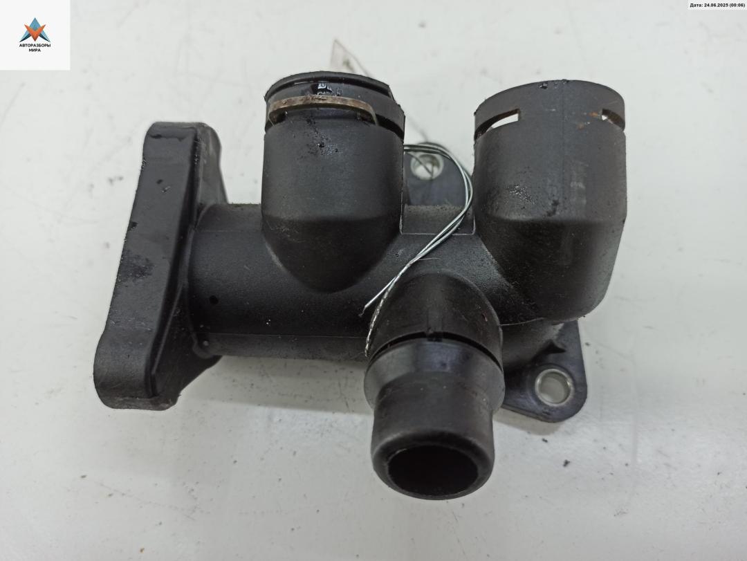 фланец (тройник) системы охлаждения Audi A6 4B/C5 1997, 1.8 л., Ti, бензин, МКПП, серый, седан, 5006396203042019 - фото №1