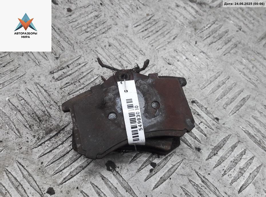 Колодки тормозные задние Volkswagen Golf 4 поколение 1999, 1.4 л., бензин, МКПП, красный, хетчбэк 5 дв. - фото №1