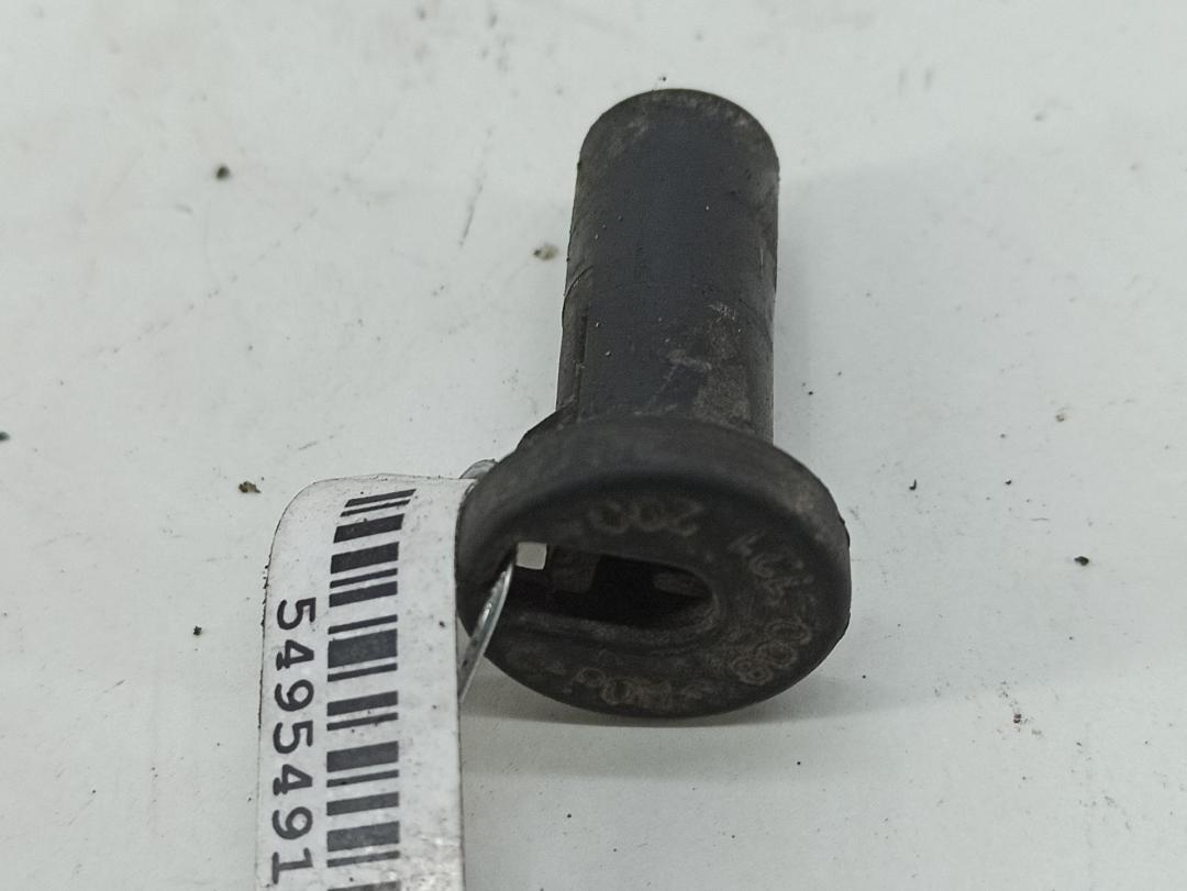 кронштейн (крепление) Audi A6 C5 1998, 2.4 л., бензин, МКПП, синий, универсал, 8D0121200