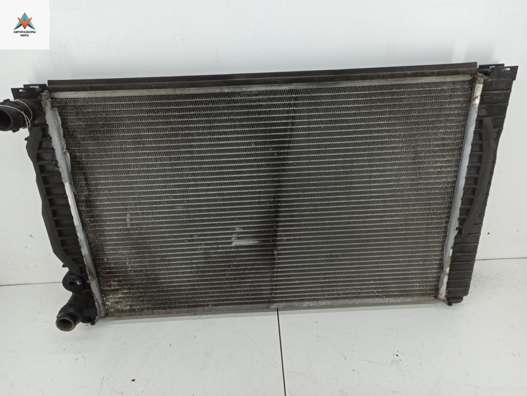 радиатор охлаждения Audi A6 4B/C5 1997, 1.8 л., Ti, бензин, МКПП, серый, седан - фото №1