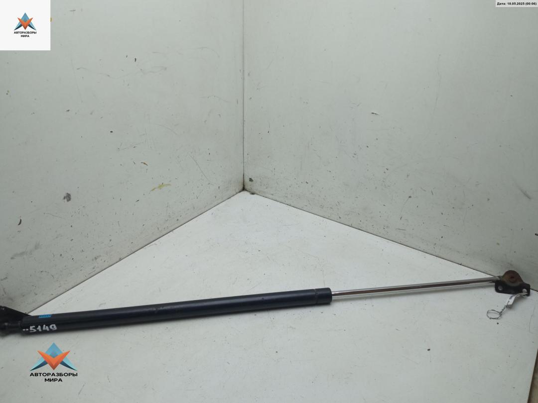 амортизатор крышки багажника (3-5 двери) Mitsubishi Space Runner 2 поколение 2000, 2.4 л., бензин, МКПП, красный, минивэн - фото №1