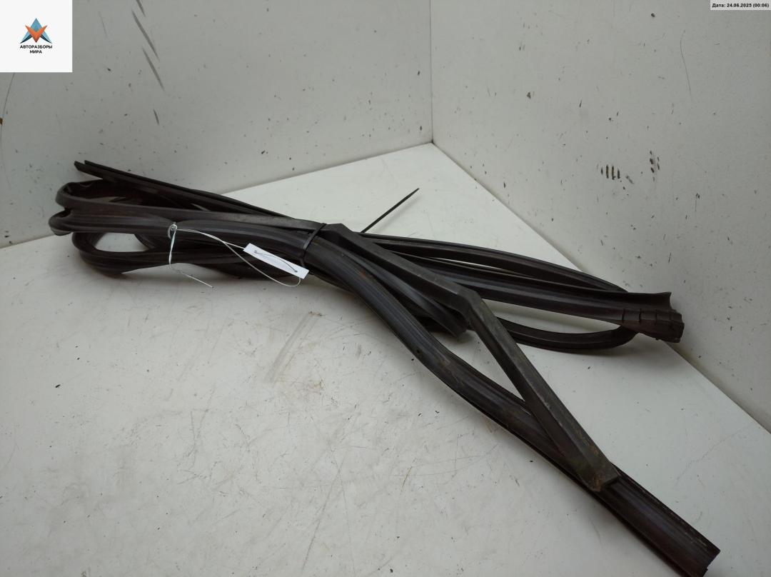 уплотнитель двери Mercedes-Benz Vito-1 W638 2003, 2.2 л., дизель, АКПП, белый, микроавтобус - фото №1