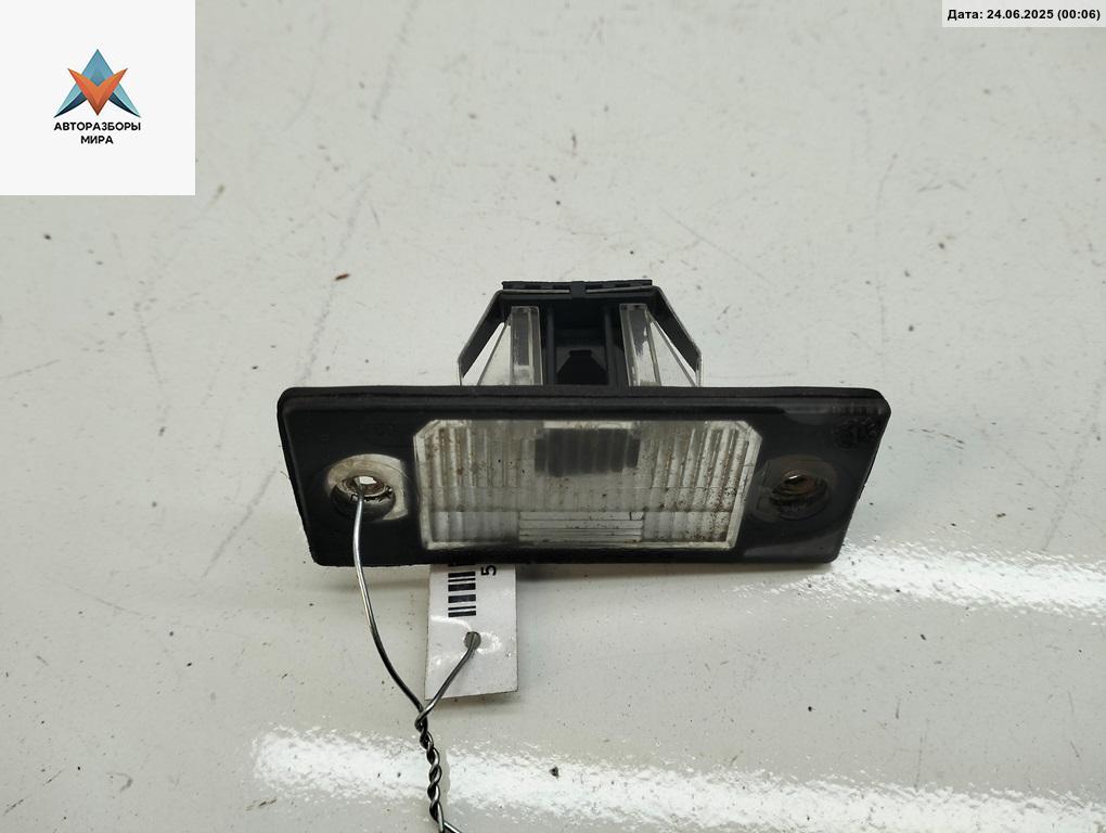 подсветка номера Volkswagen Golf 4 поколение 2000, 1.9 л., дизель, МКПП, синий, универсал, 1J5943021 - фото №1