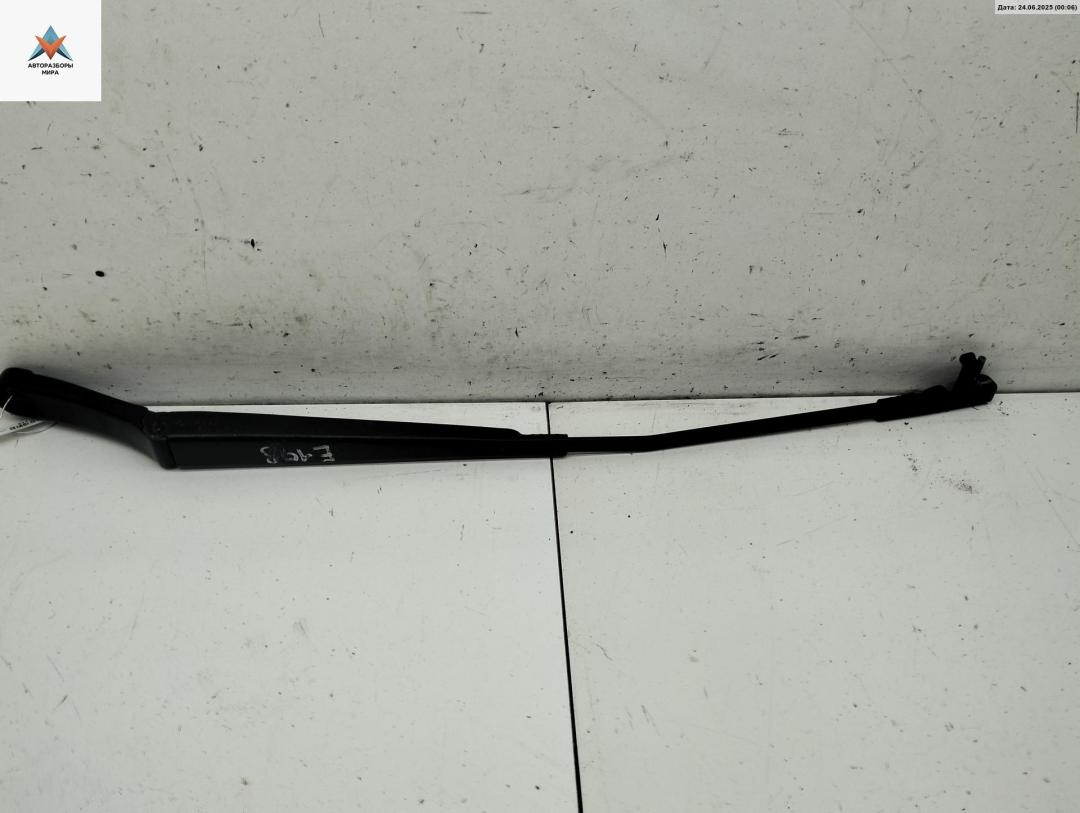 Щеткодержатель (поводок стеклоочистителя) передний Volkswagen Touran 1 поколение 2004, 1.6 л., бензин, МКПП, серый, минивэн, 1T0955910A - фото №1