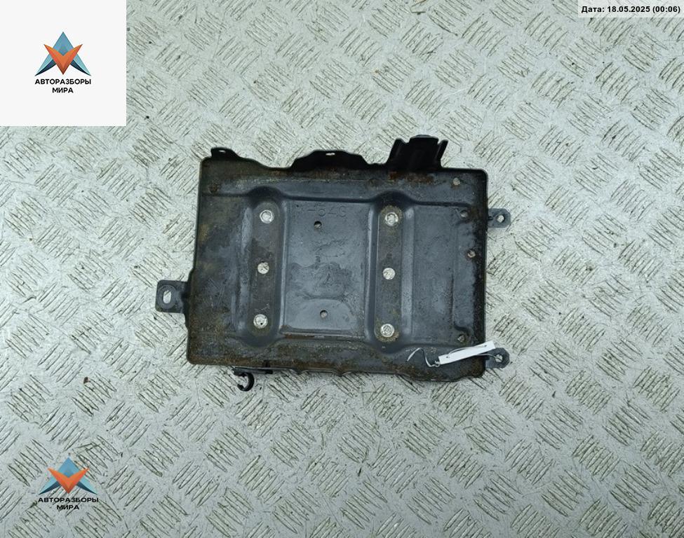 полка аккумулятора Suzuki Liana 1 поколение 2003, 1.6 л., бензин, МКПП, серый, хетчбэк 5 дв. - фото №1