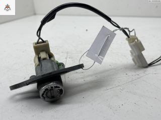 Личинка замка багажника Mazda 323 BJ 1999, 1.5 л., бензин, МКПП, зелёный, хетчбэк 5 дв.