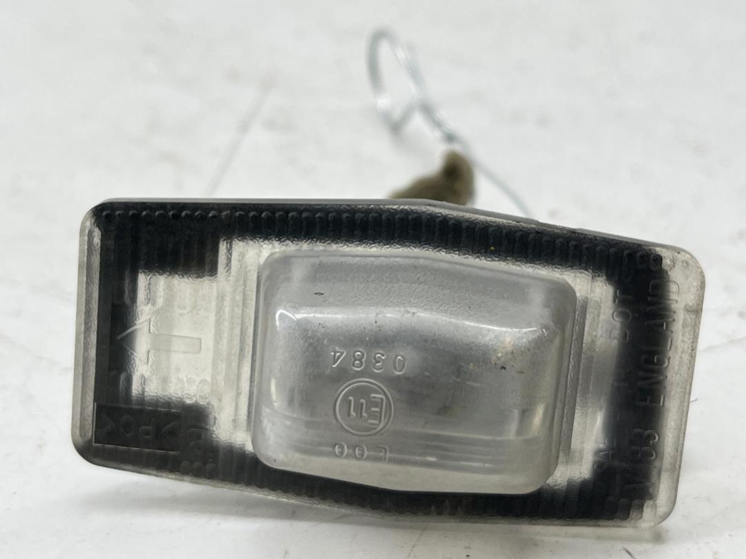 подсветка номера Mazda 323 BJ 1999, 1.5 л., бензин, МКПП, зелёный, хетчбэк 5 дв.