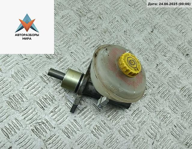 цилиндр тормозной главный Volkswagen Passat B5 1998, 1.6 л., бензин, МКПП, зелёный, универсал - фото №1