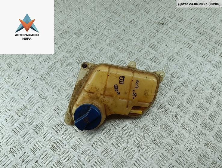 бачок расширительный Volkswagen Passat B5 1998, 1.8 л., бензин, 8D0121403L - фото №1