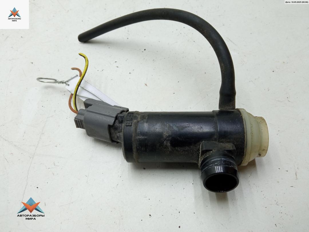 насос (моторчик) омывателя стекла Subaru Forester 3 поколение (SH) 2010, чёрный, внедорожник 5 дв. - фото №1