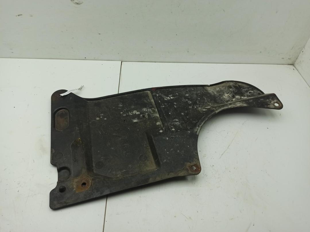 Подкрылок передний правый Renault Laguna I 1999, 1.6 л., бензин, хетчбэк 5 дв., 7700822807