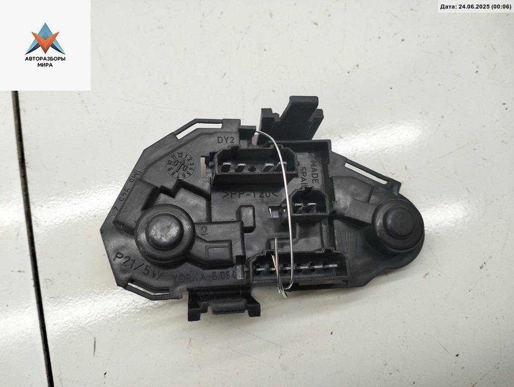 панель заднего левого фонаря SEAT Leon 1 поколение 2000, 1.6 л., бензин, МКПП, синий, хетчбэк 5 дв., 1M6945257 - фото №1