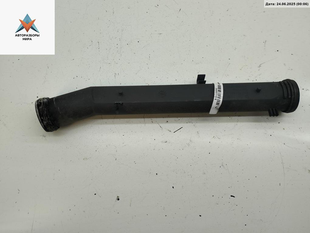 трубка охлаждающей жидкости Volkswagen Golf 4 поколение 1999, 1.4 л., бензин, МКПП, 032121065D - фото №1