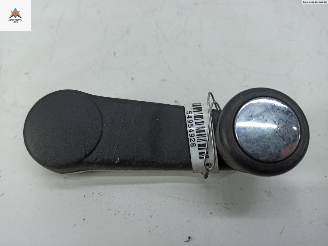 ручка стеклоподъемника Audi A4 B5 1996, 1.6 л., бензин, АКПП, серый, седан, 443837581 - фото №1