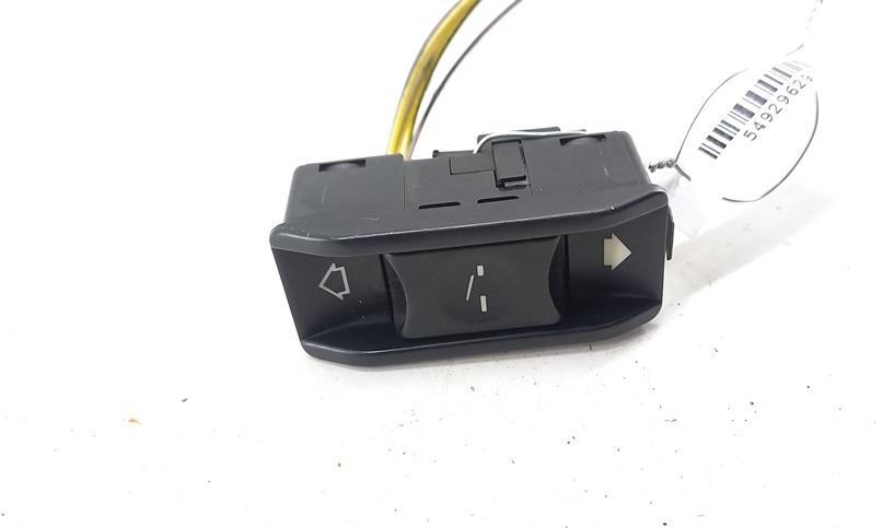 кнопка открывания люка BMW X5 E53 2003, 3.0 л., бензин, АКПП, синий, внедорожник 5 дв., 8352182