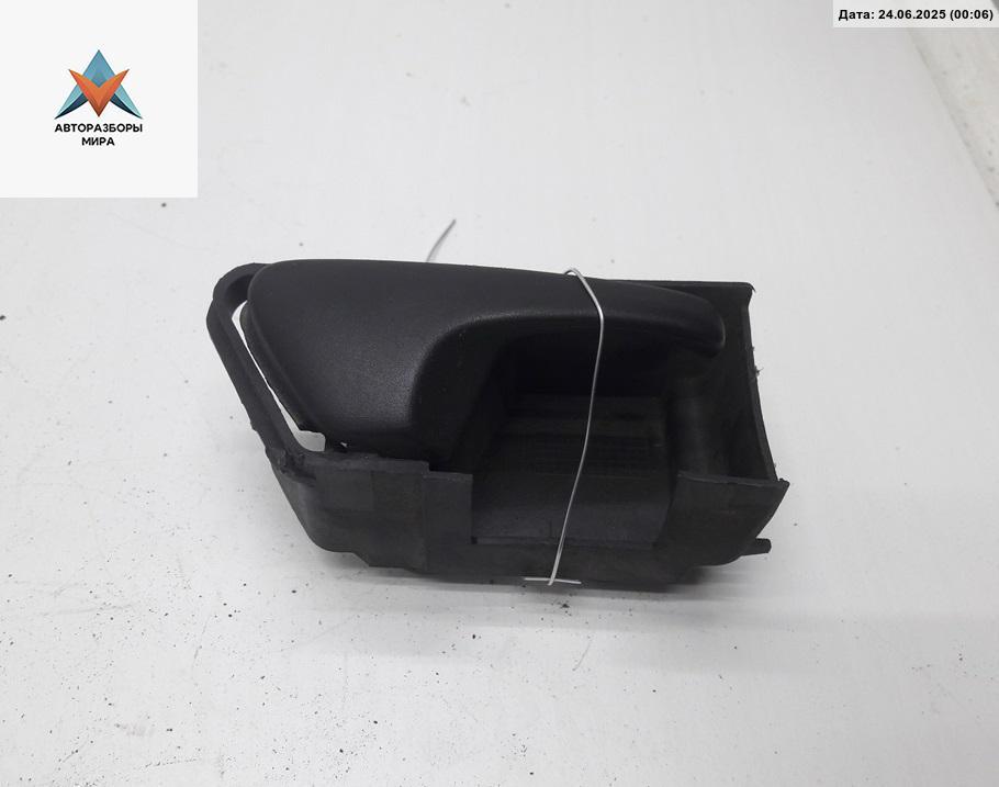 ручка внутренняя задняя правая Volkswagen Golf 3 поколение 1994, 1.6 л., бензин, МКПП, серый, хетчбэк 5 дв. - фото №1