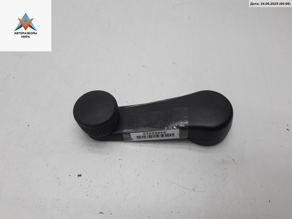 ручка стеклоподъемника Volkswagen Golf 3 поколение 1994, 1.6 л., бензин, МКПП, серый, хетчбэк 5 дв., 1H0837581 - фото №1