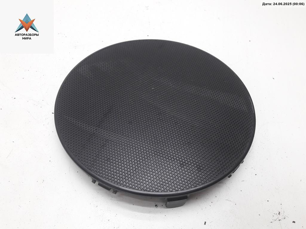 Сетка (решетка) динамика Volkswagen Golf 3 поколение 1997, 1.6 л., бензин, МКПП, красный, хетчбэк 5 дв., 1H4868647 - фото №1