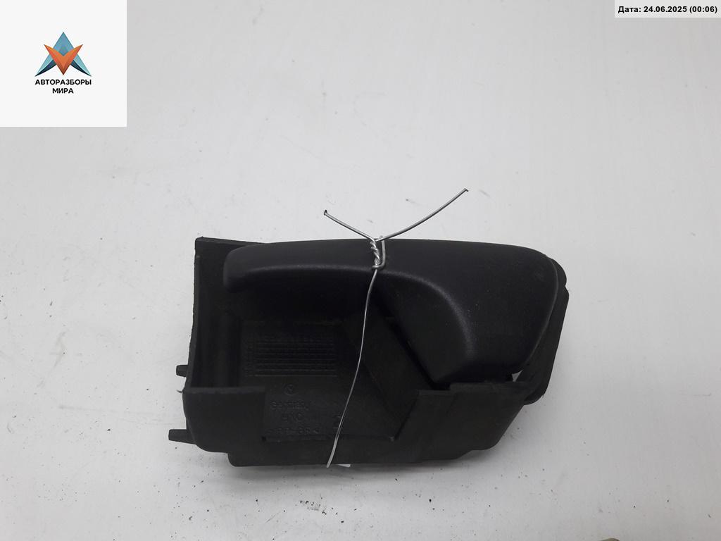 ручка внутренняя задняя левая Volkswagen Golf 3 поколение 1994, 1.4 л., бензин, МКПП, синий, хетчбэк 5 дв. - фото №1